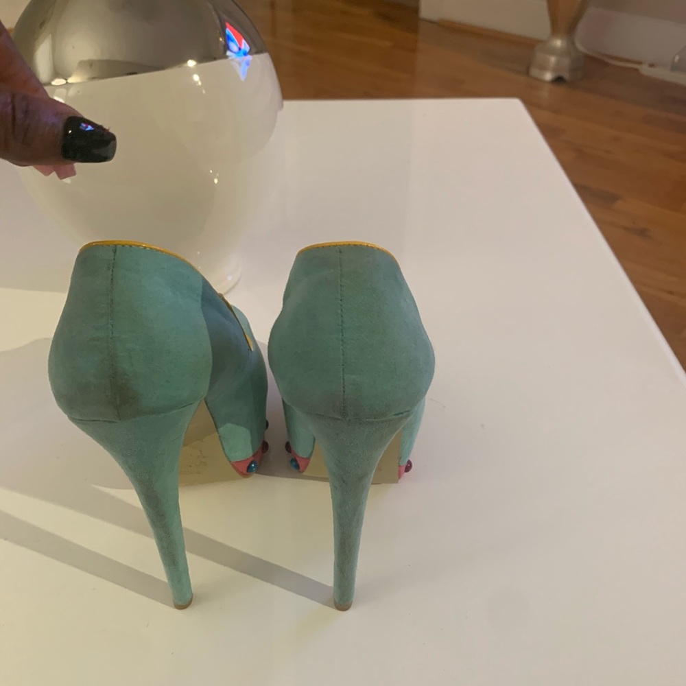 Cute Heels - Picture 2 of 4